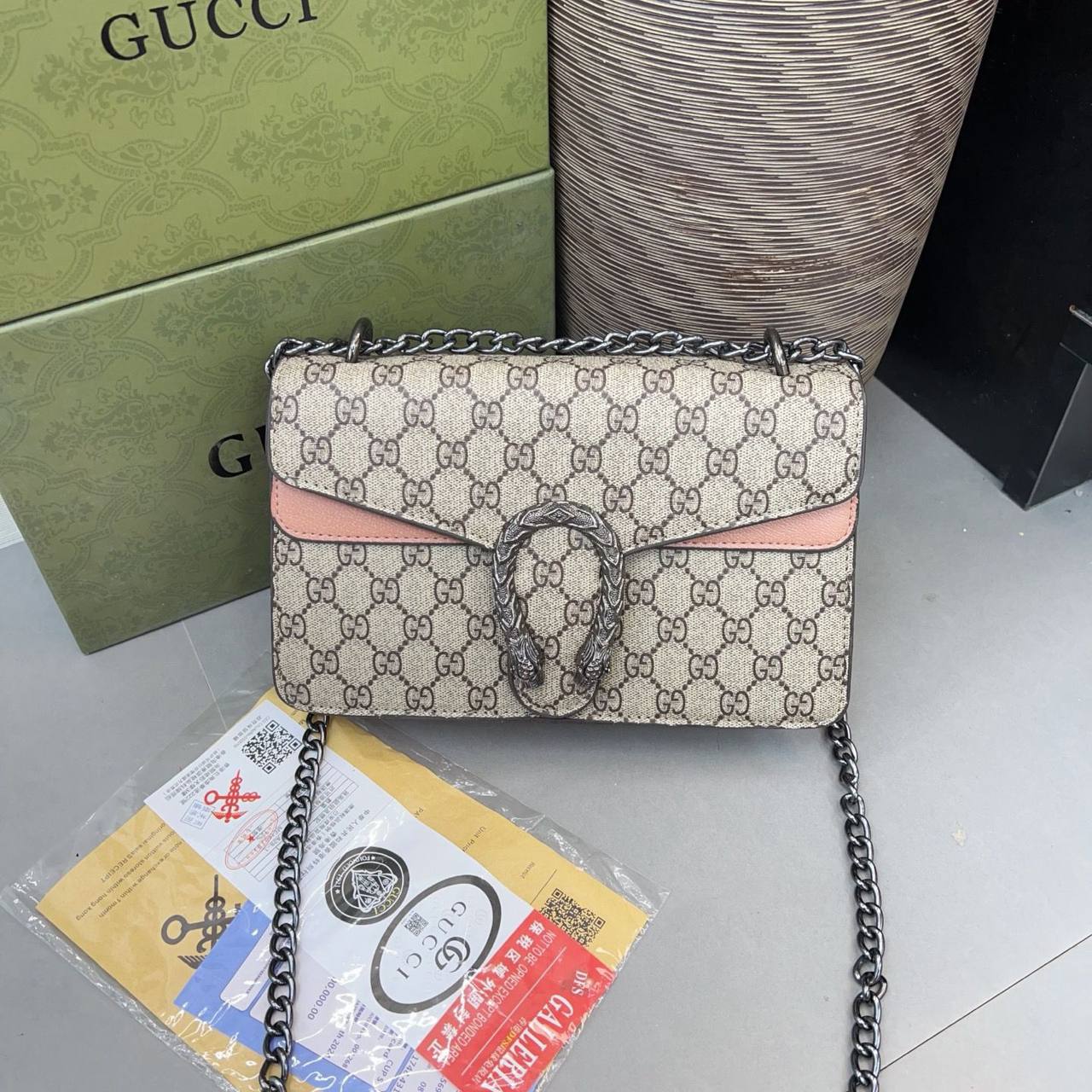 Gucci ᴅɪᴏɴʏsᴜs
ғʟᴀᴘ sʟɪɴɢ ʙᴀɢ
ᴍᴇᴛᴀʟ sɪʟᴠᴇʀ ʜᴀʀᴅᴡᴀʀᴇ
sɪᴢᴇ : 25 cm

ᴡɪᴛʜ BOX
🎁🎁🎁

75 dhs✅

Zain31
♥️♥️♥️