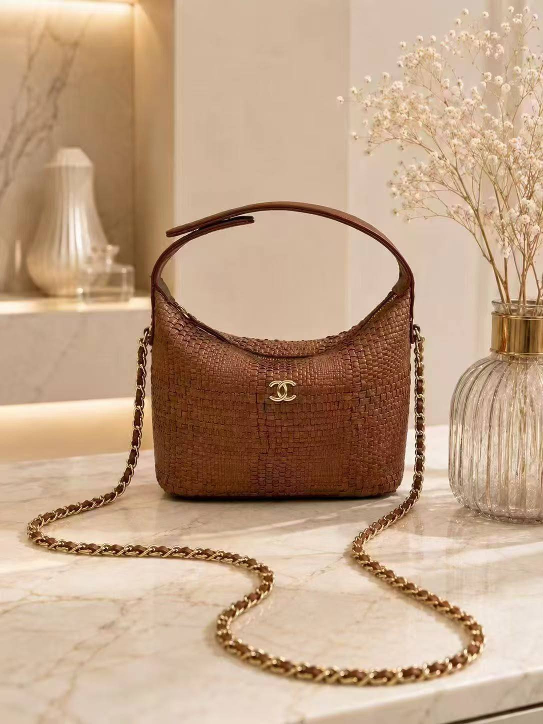 CHANEL 
GOOD QUALITY 
WITH BOX  
110 dhs🇦🇪🇦🇪

Zain295
♥️♥️♥️