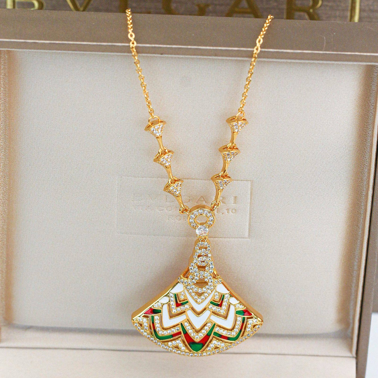 BVLGARI SET
💫✨
MASTER
NECKLACE & EARRINGS
180 DHS🇦🇪🇦🇪
WITH SMALL BOX AND PAPER BAG 🛍️🎁

Zain89
♥️♥️♥️