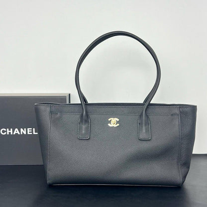 Chanel
Master
35cm🫶🏼🫶🏼
330 dhs✅

Zain297
♥️♥️♥️