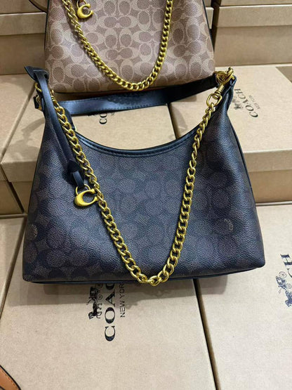 Coach
95 dhs🪙🌨️

SIZE：25cm

Good quality 

with box
🎁🎁🎁

Zain35
♥️♥️♥️