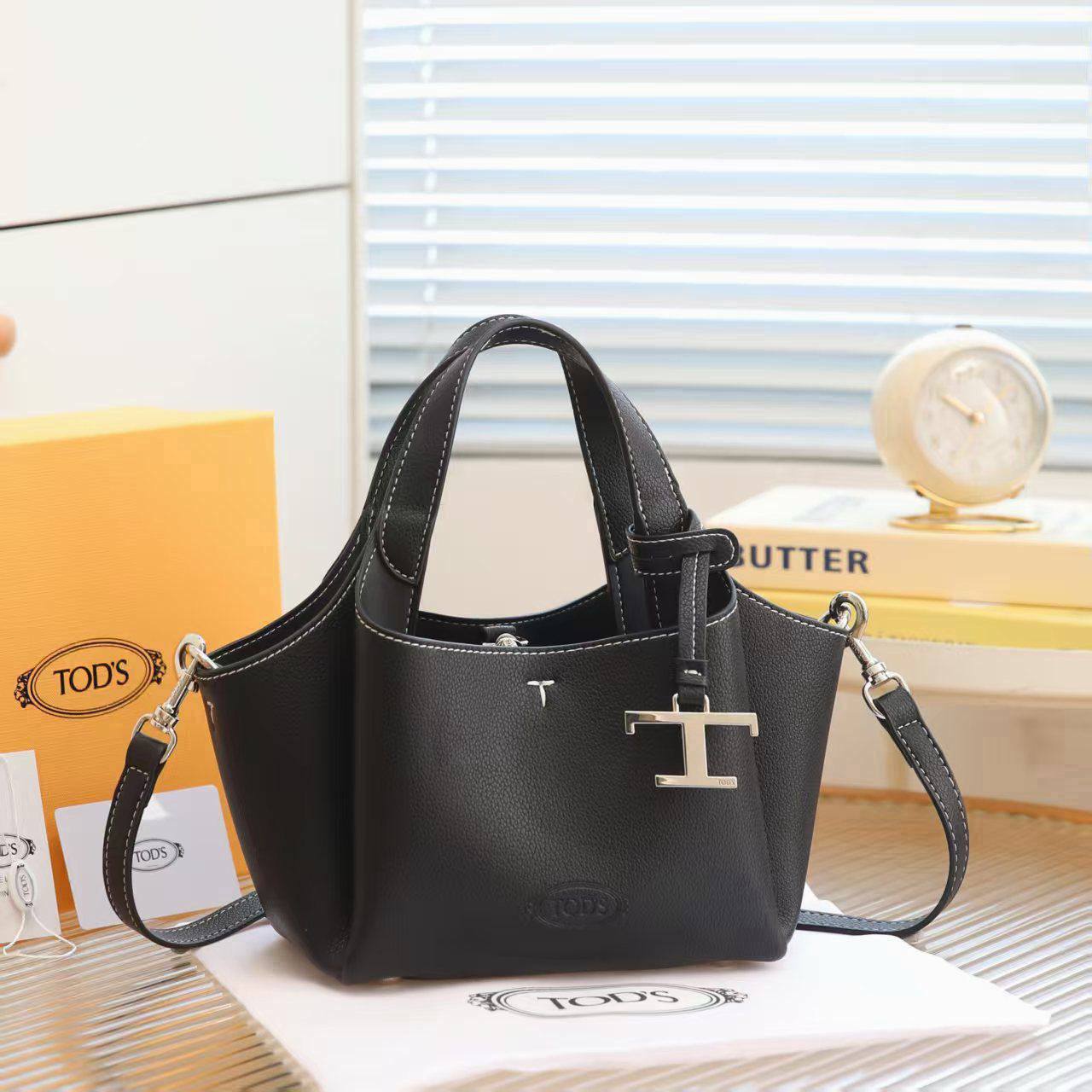 TODS 

90 dhs✅

with box
🎁🎁🎁

Zain90
♥️♥️♥️