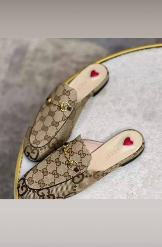 Gucci 
size 36-42 
120 dhs❣️

Zain132
♥️♥️♥️