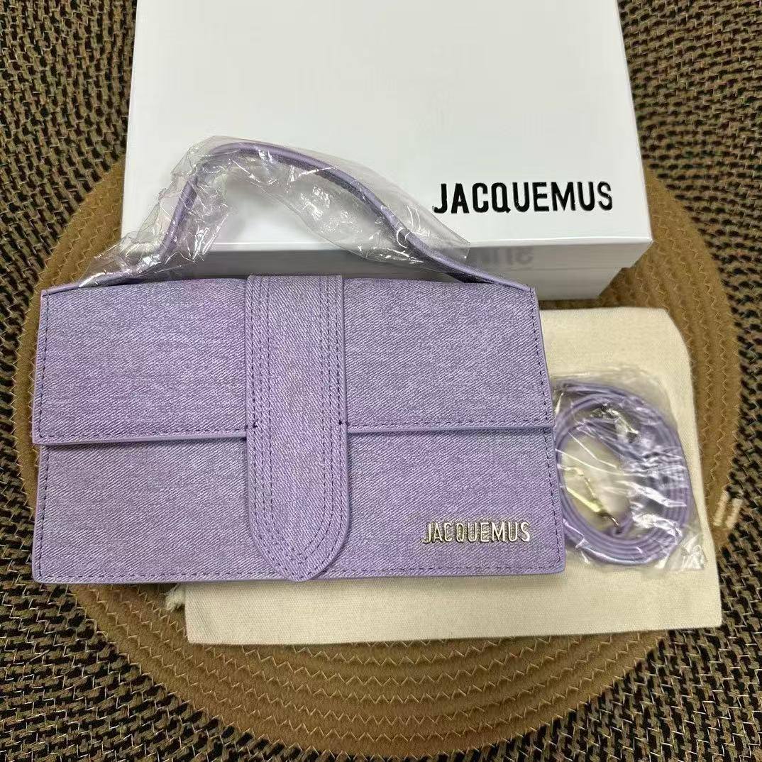 Jacquemus
110 dhs🪙🌨️
size：22CM
Good quality 

with box
🎁🎁🎁

Zain35
♥️♥️♥️