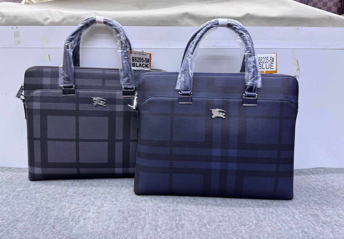 laptop bag 
size:38 
105 dhs❣️

Zain114
♥️♥️♥️