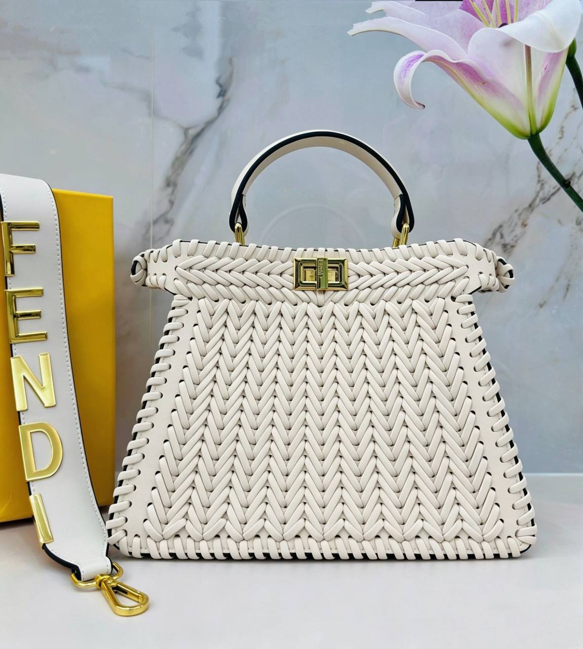 FENDI
 COPY ONE 
WITH BOX 
180 dhs✅

Zain39
♥️♥️♥️