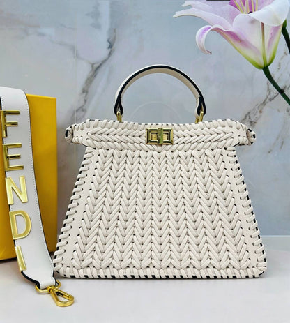FENDI
 COPY ONE 
WITH BOX 
180 dhs✅

Zain39
♥️♥️♥️