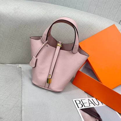 HERMES
Best quality with box
120 dhs💓
size 15CM

Zain290
♥️♥️♥️