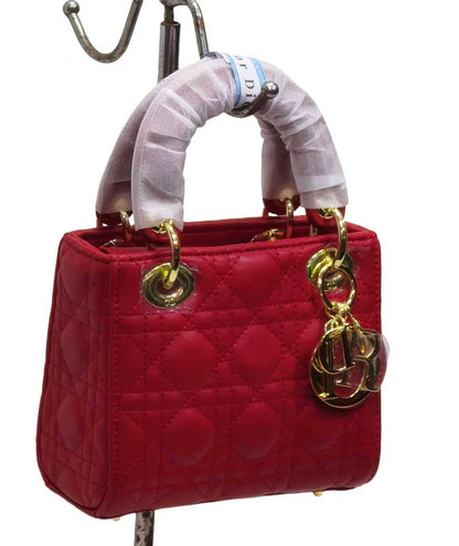 Dior

with box
🎁🎁🎁

115 dhs❣️
17 CM

Zain177
♥️♥️♥️