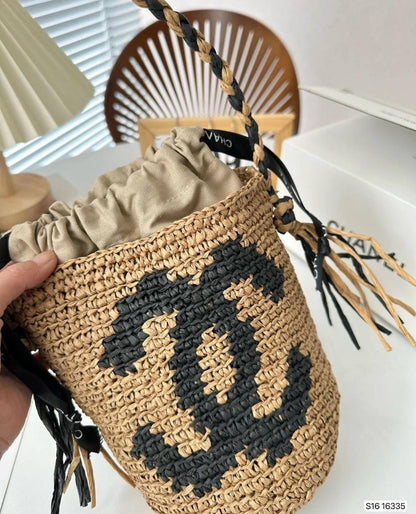 Chanel
85 dhs✅
Size 14*19

Zain07
♥️♥️♥️