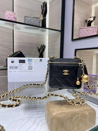 CHANEL  ✨💕
💯
SuperMaster Quality 🔥🔥
Available Now ❤️❤️❤️
For Price 👇 WTSP Text Zain 0568585901

Zain121
♥️♥️♥️