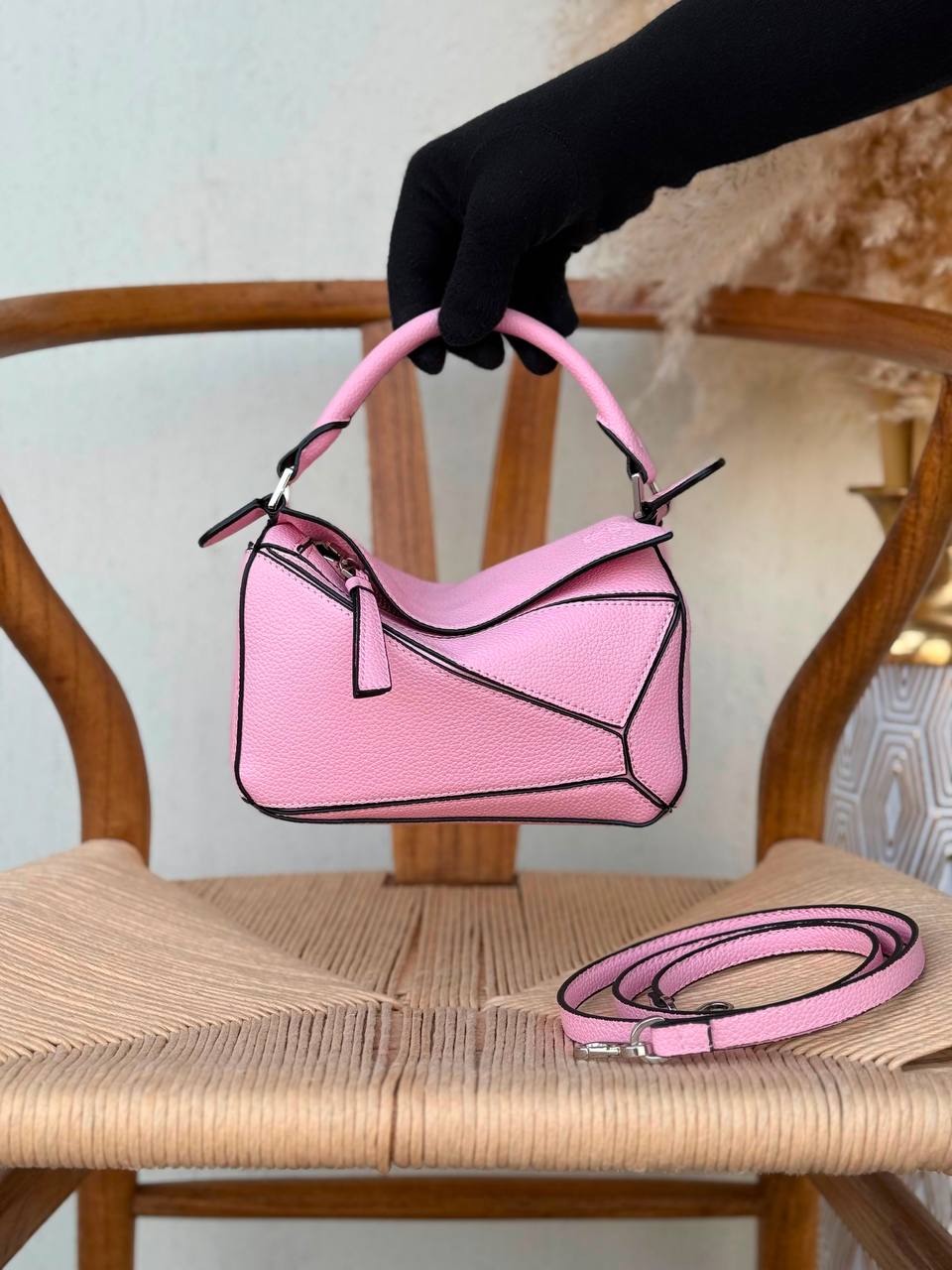 LOEWE
18cm
320 dhs🇦🇪🇦🇪
Top quality 
With box🎁

Zain167
♥️♥️♥️