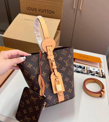 LV
 NEW CAME GOOD QUALITY 

WITH BOX 
🎁🎁🎁

100 dhs🌺

Zain39
♥️♥️♥️