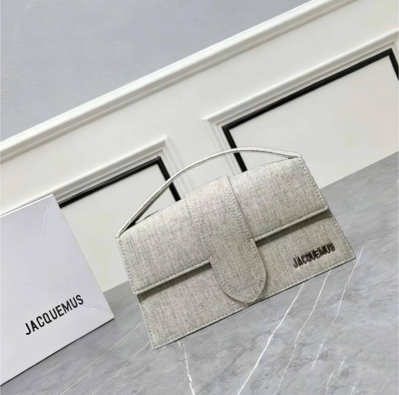 JACQUEMUS
 COPY ONE
WITH BOX BIG SIZE  
250 dhs✅
Leather 

Zain39
♥️♥️♥️