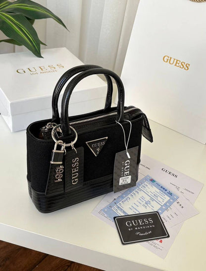 Guess
100 dhs✅
size：22cm

Good-quality 

with box
🎁🎁🎁

Zain35
♥️♥️♥️