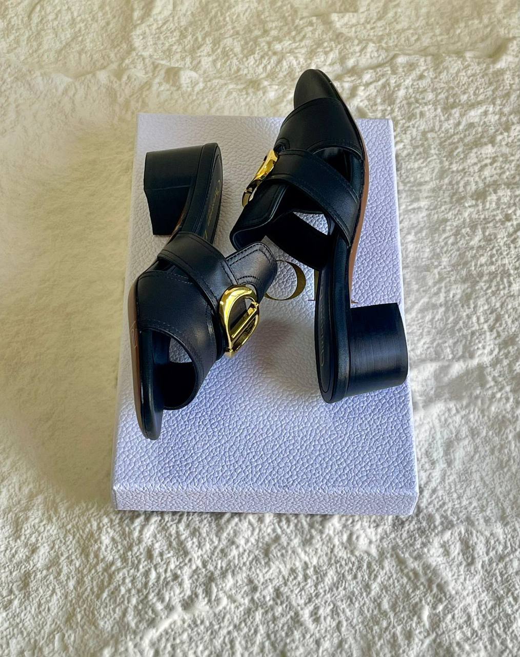 DIOR 
SuperMaster Quality 💯
450 dhs💓
Size: 36-41💥

Zain171
♥️♥️♥️