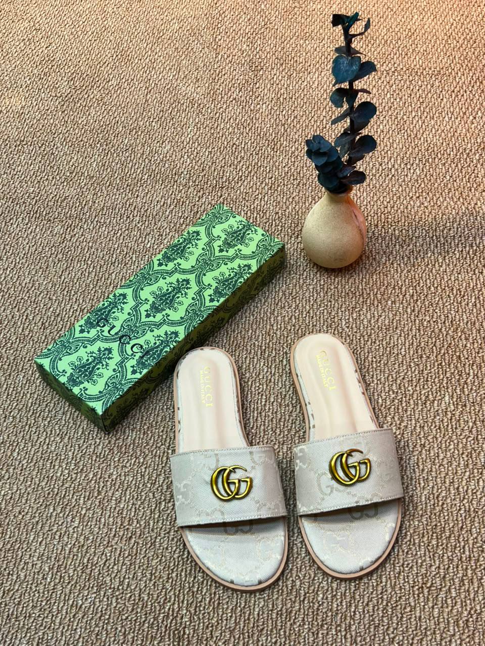 Slippers
75 dhs✅
Size 36-41

Zain236
♥️♥️♥️
