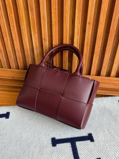 BOTTEGA
SUPER MASTER QUALITY 
AVAILABLE 

For Price 👇 WhatsApp✅
0568585901 
0507557372
0552275751 Owner Zain 👌

Zain322
♥️♥️♥️