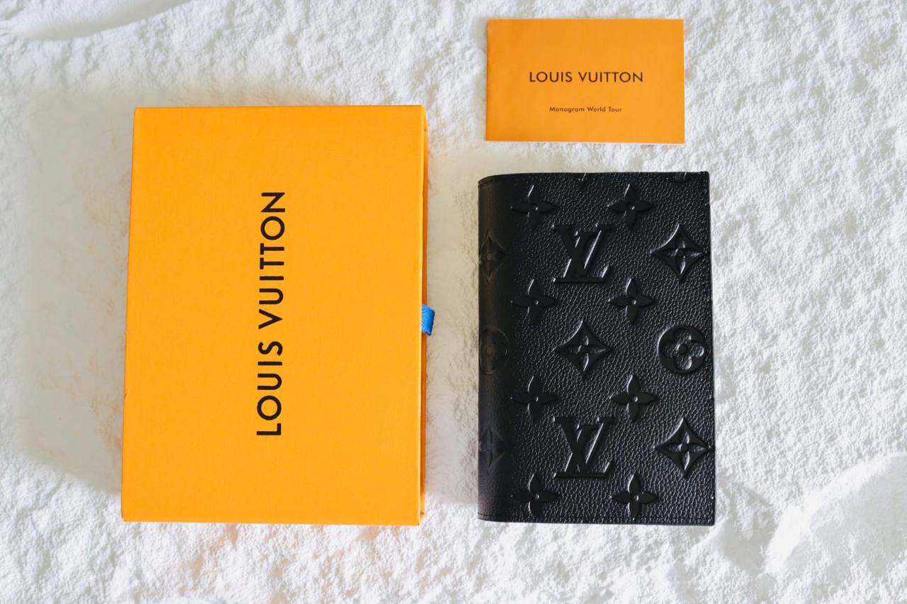 LV - Goyard
Master Quality
Passport Cover 
105 dhs✅

Zain33
♥️♥️♥️