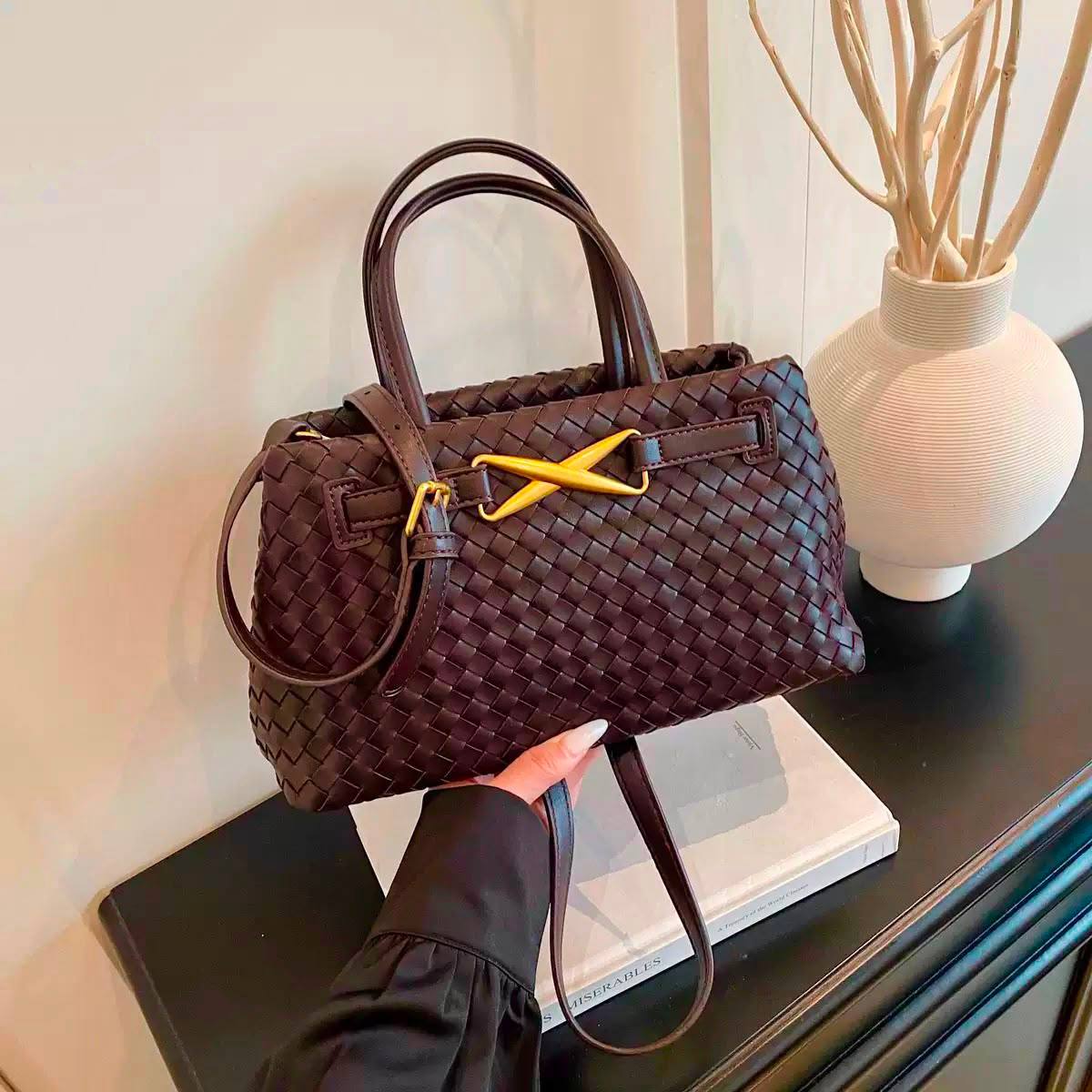 BOTTEGA 
GOOD QUALITY 
120 dhs✅

Zain39
♥️♥️♥️
