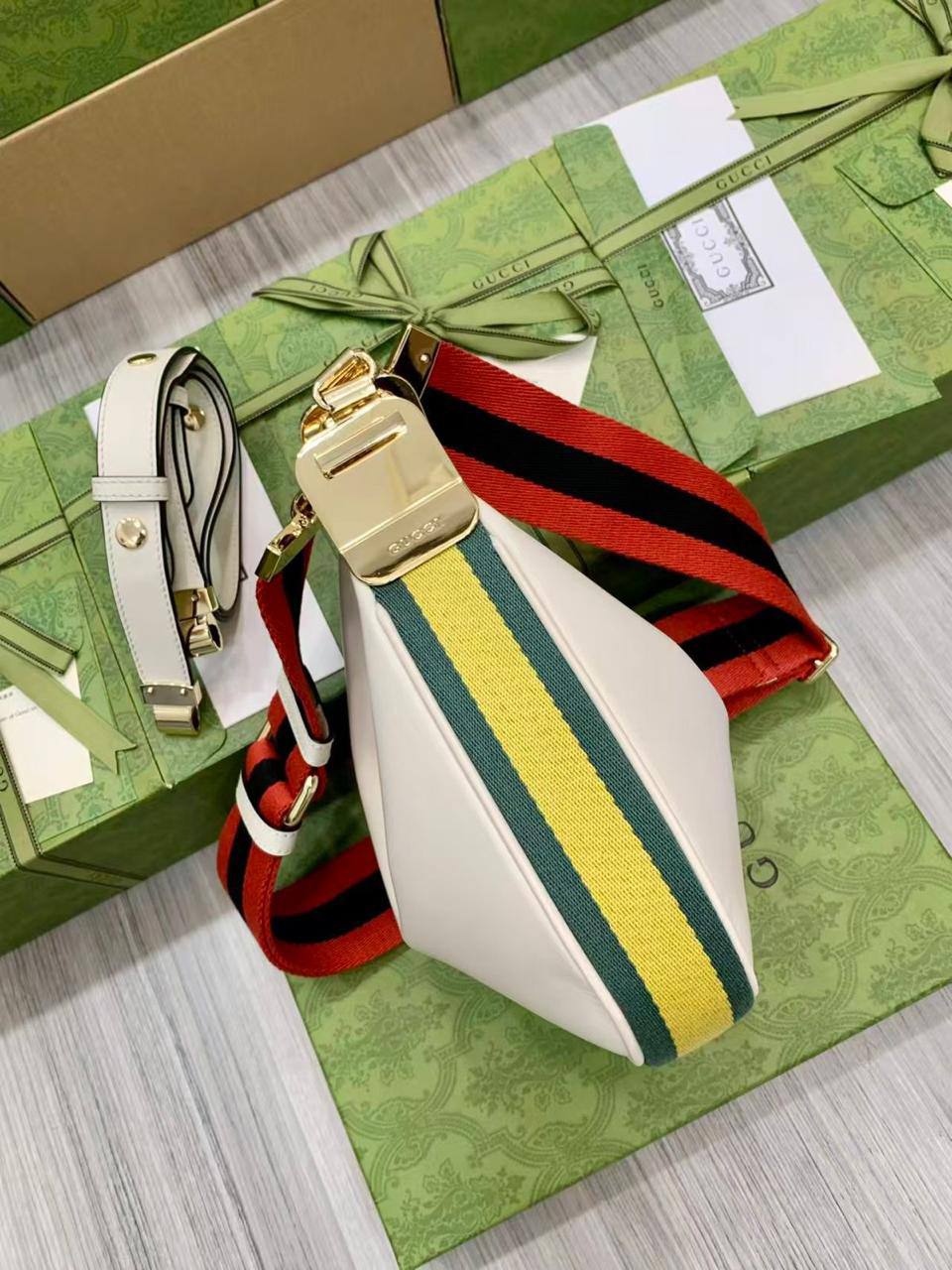 Gucci Attache
Shoulder Crossbody Bag 
Italian Calf Leather 
Size: Small 

1400 dhs🇦🇪🇦🇪

Zain71
♥️♥️♥️