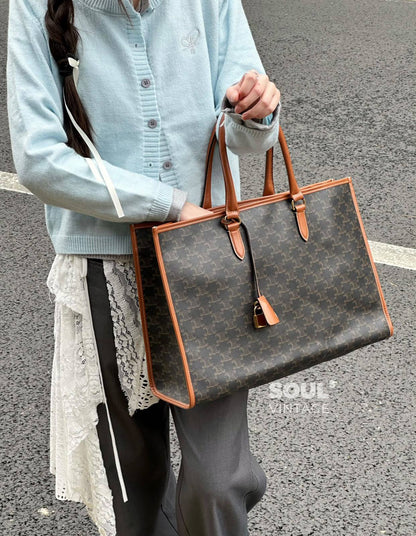 CELINE 

NEW CAME 

GOOD QUALITY 

100 dhs🇦🇪🇦🇪

Zain295
♥️♥️♥️