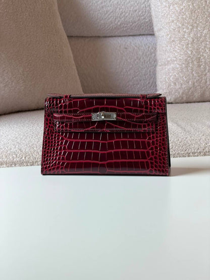 Hermes pochette 21cm💥Master quality ✅with box📦
610 dhs💓

Zain52
♥️♥️♥️