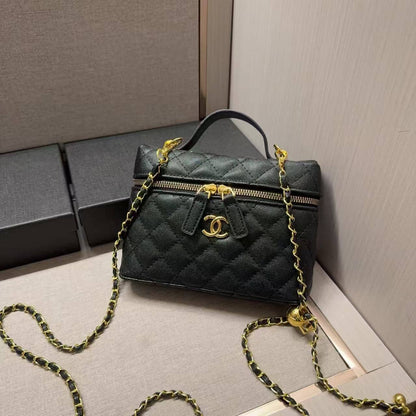 CHANEL
Size  20cm
Withbox
100 dhs✅

Zain04
♥️♥️♥️