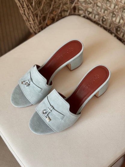 LORO PIANA 🩵
Size: 36 to 41
Super master quality
450 dhs✅

Zain198
♥️♥️♥️