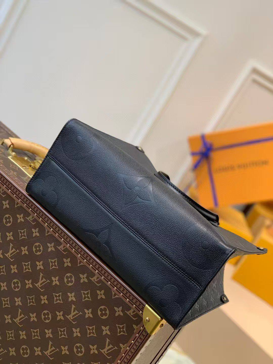 *Lv OnTheGo MM✅*
*Size 35 cm*
For Price 👇 WTSP Text Zain 0568585901

Zain274
♥️♥️♥️