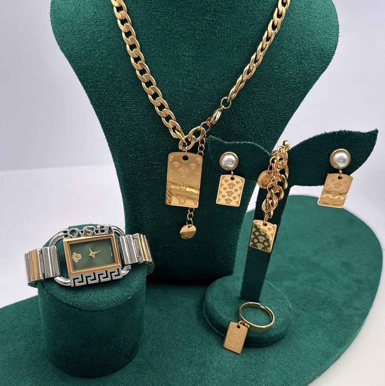 Accessories Set

With box 
🎁🎁🎁

90 dhs🪙💚

Zain45
♥️♥️♥️