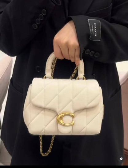 Coach
95 dhs✅

with box
🎁🎁🎁

size 20cm

Zain26
♥️♥️♥️