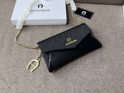 Aigner
85 dhs💓
with box
size 20cm

Zain28
♥️♥️♥️
