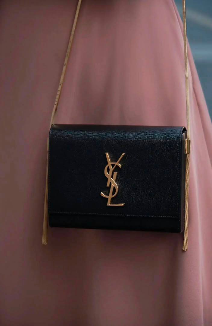 YSL
110 dhs🇦🇪🇦🇪
Size：19CM
good-quality with box

Zain35
♥️♥️♥️