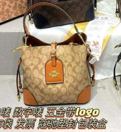 Coach
22.5*21.5*13.5 cm

90 dhs🪙🌨️

with box
🎁🎁🎁

Zain17
♥️♥️♥️