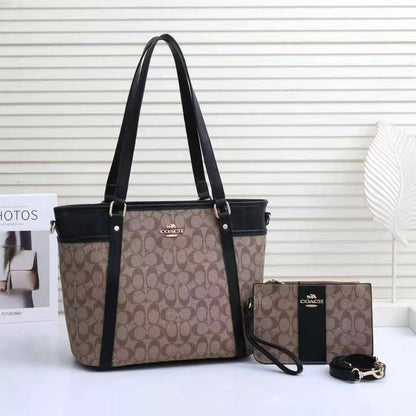 Coach
Best quality
105 dhs🗽
size 33cm

Zain158
♥️♥️♥️
