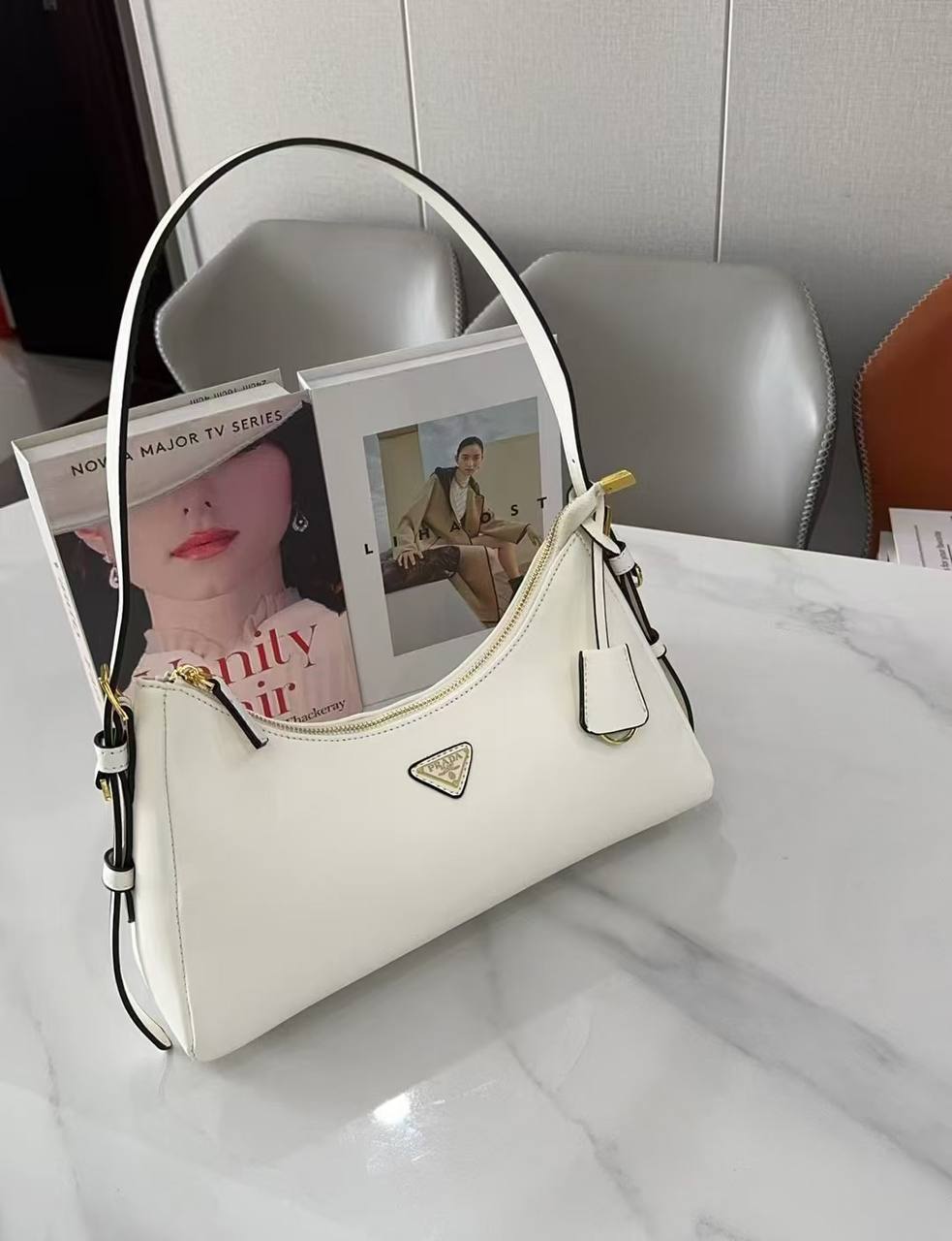 Prada
95 dhs✅
high quality
24cm

Zain26
♥️♥️♥️