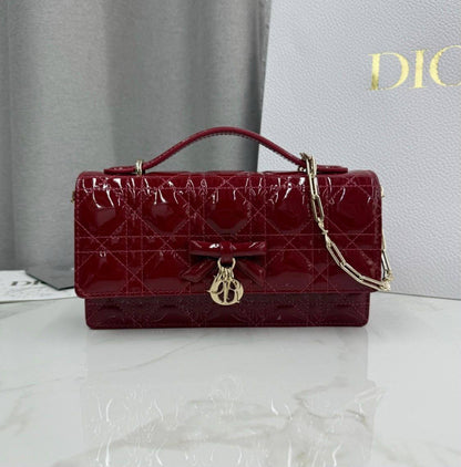 Dior
100 dhs🇦🇪🇦🇪

GOOD-quality 
with box

Zain35
♥️♥️♥️