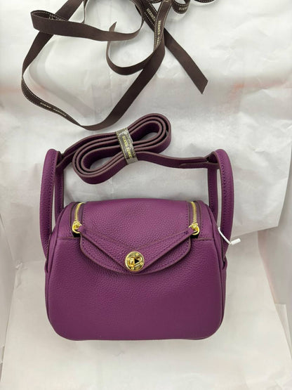 Hermes Lindy 

19Cm 
With Box
300 dhs🇦🇪🇦🇪

Zain131
♥️♥️♥️