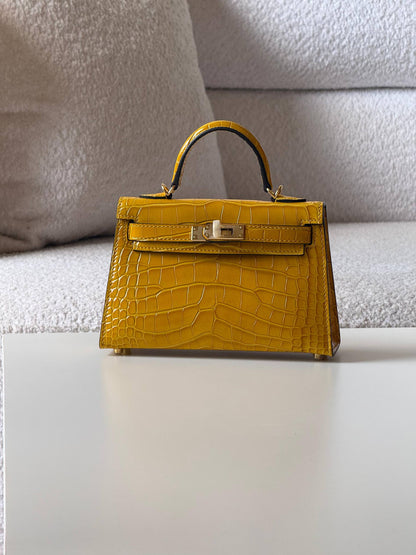 Hermes

minikelly 19cm💕

master quality😍

with box❤️
🎁🎁🎁

550 dhs❣️

Zain52
♥️♥️♥️