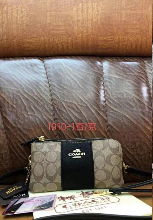 Coach 
small bag
Good quality
55 dhs🪙🌨️

Zain50
♥️♥️♥️