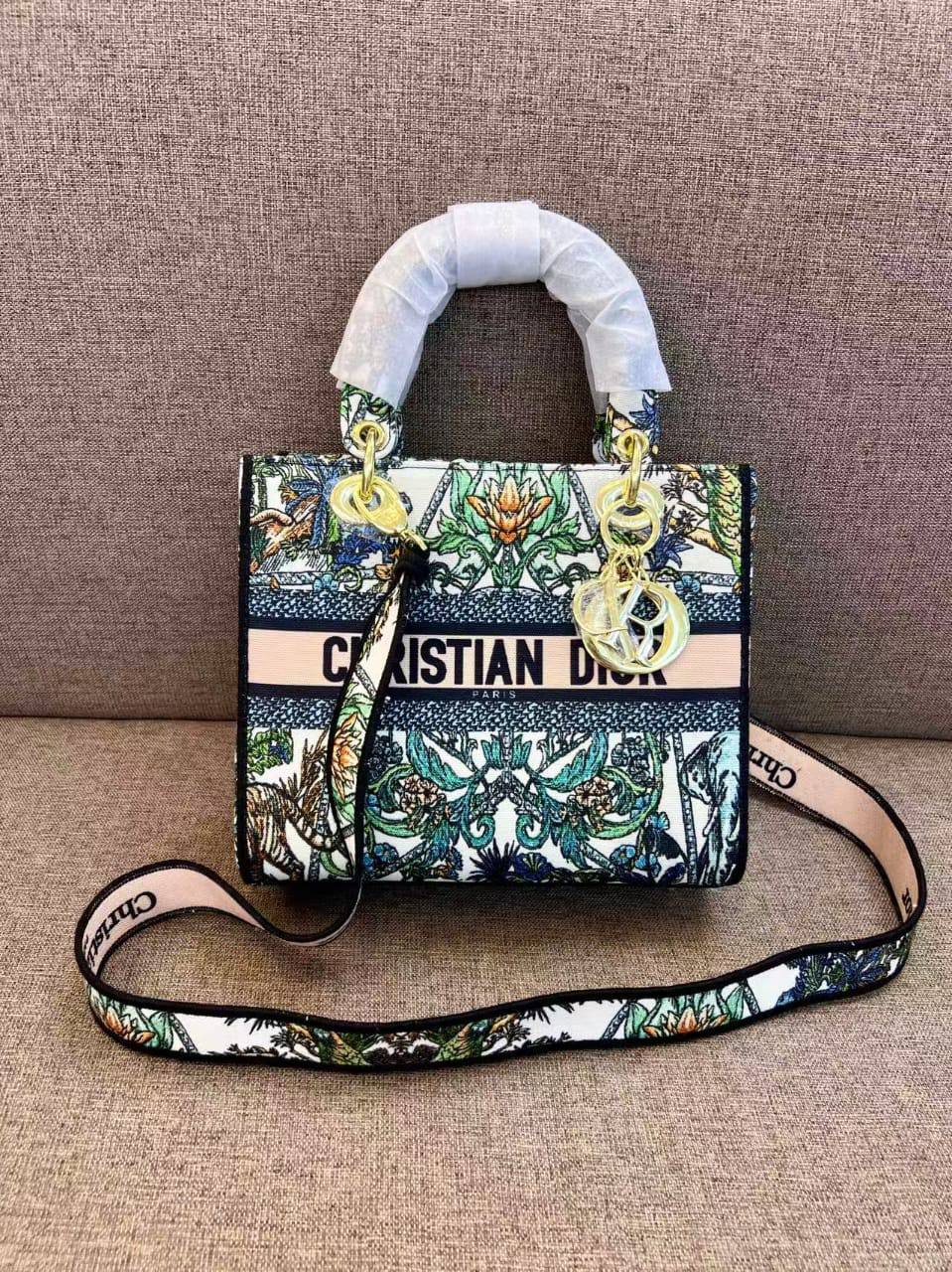 Dior
110 dhs✅
high quality

Zain26
♥️♥️♥️