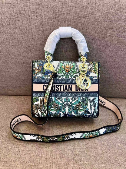 Dior
110 dhs✅
high quality

Zain26
♥️♥️♥️