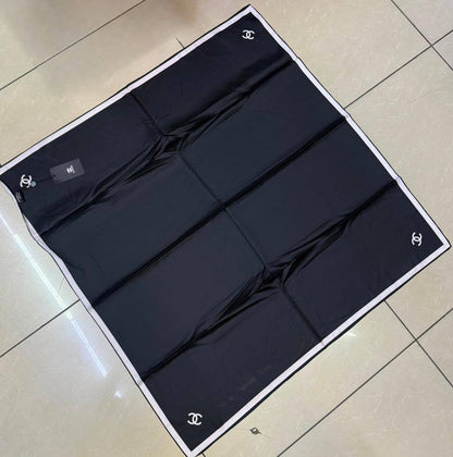 Silk square scarf 
40 dhs🇦🇪🇦🇪
Size 90*90

Zain93
♥️♥️♥️
