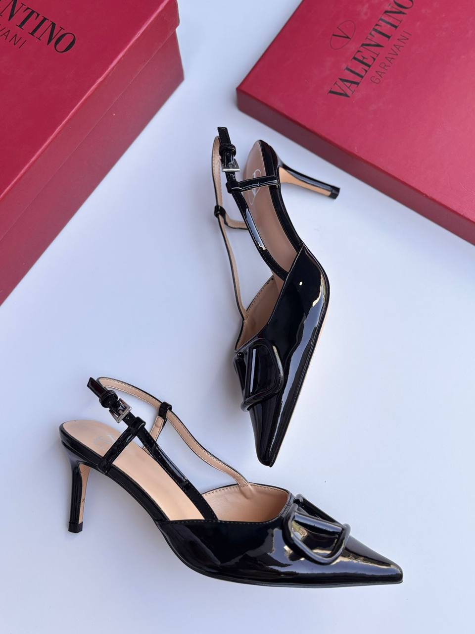 Valentino 
120 dhs🪙💕

Size 36-42

Zain55
♥️♥️♥️