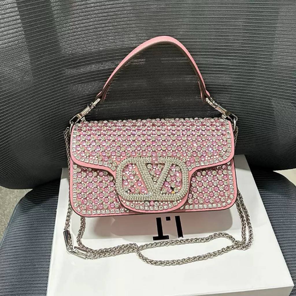 VALENTINO 

COPY ONE 

NEW CAME 

WITH BOX 
195 dhs🇦🇪🇦🇪

Zain39
Zain295
♥️♥️♥️