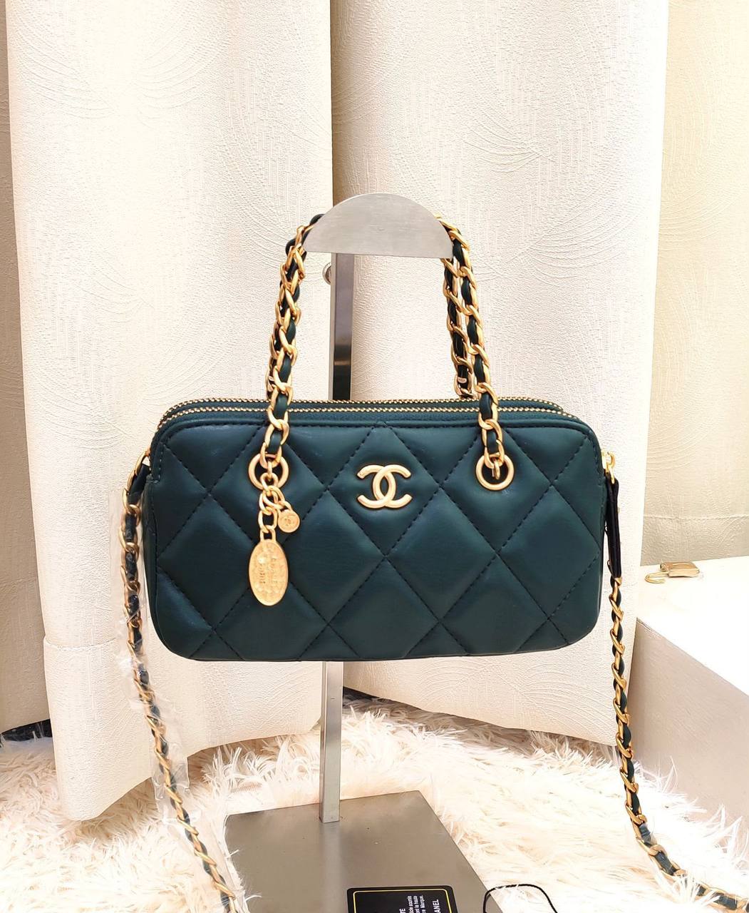 CHANEL NEW CAME GOOD QUALITY WITH BOX 
90 dhs🇦🇪🇦🇪

Zain295
♥️♥️♥️