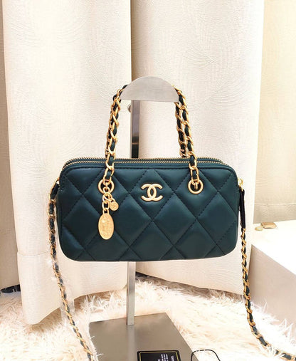 CHANEL NEW CAME GOOD QUALITY WITH BOX 
90 dhs🇦🇪🇦🇪

Zain295
♥️♥️♥️