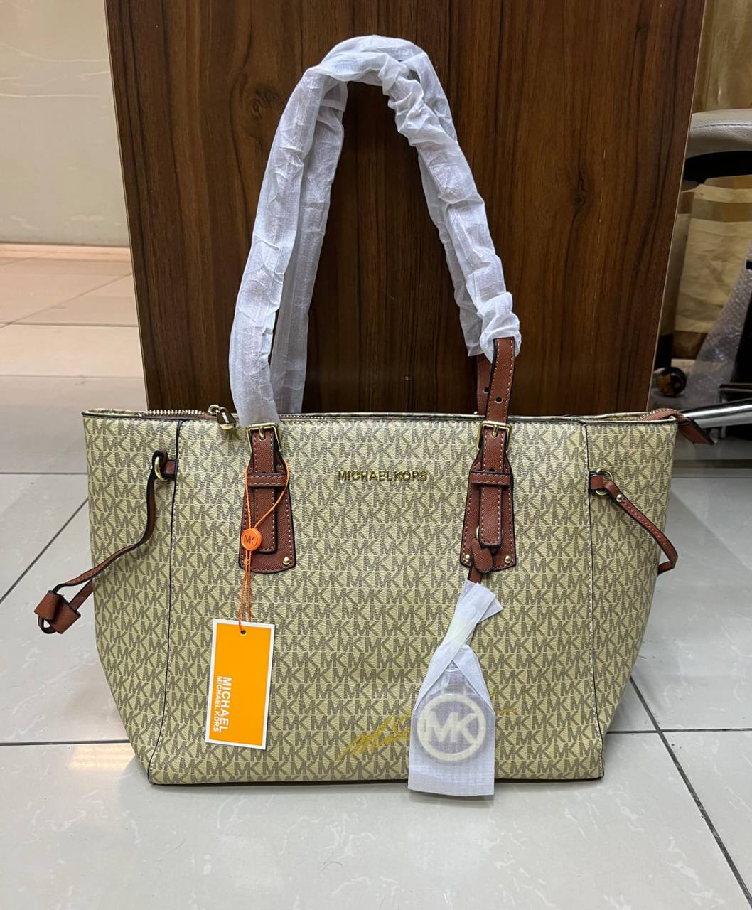 MK
90 dhs✅
size 32×14×27cm

Zain213
♥️♥️♥️