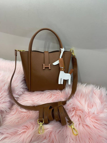 New arrived 

Hermes
Size 24 Cm
115 dhs🇦🇪🇦🇪

Zain161
♥️♥️♥️